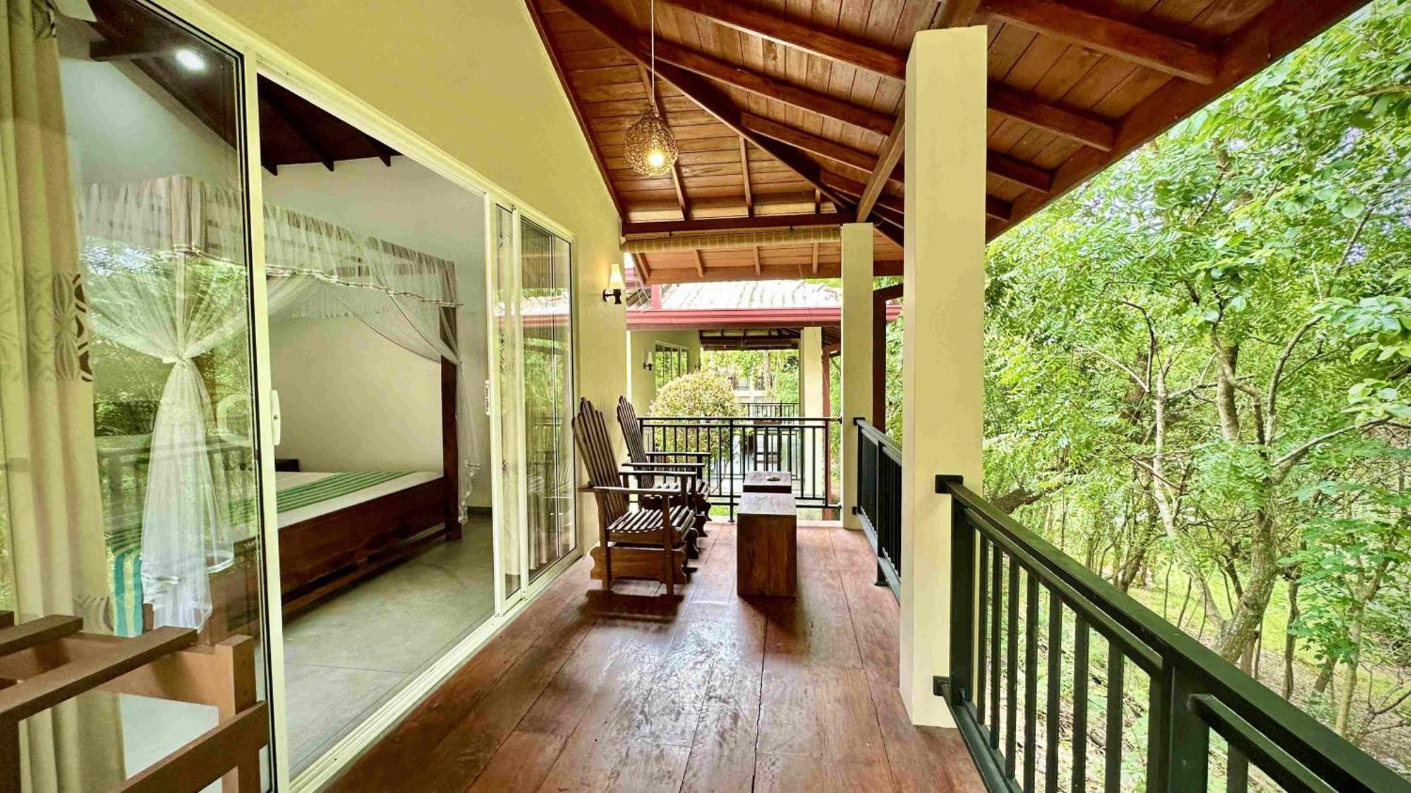 Jungle Paradise Hotel *